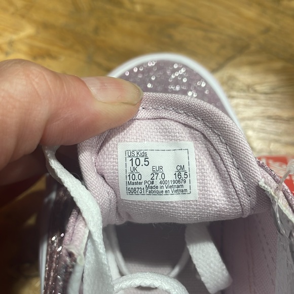 Brand new in box Glitter Old Skool Vans in size 10.5 - Picture 5 of 5